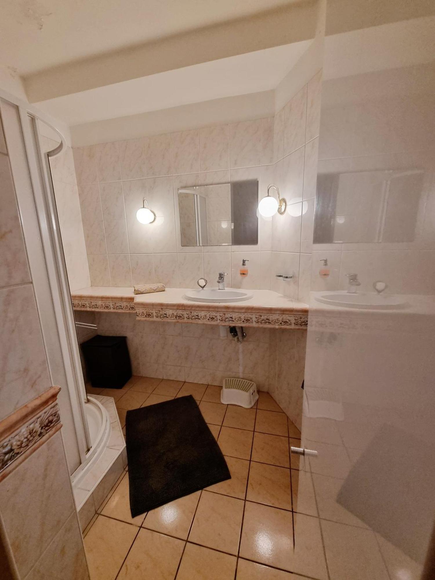 Big 4 Room Huge Apartment Bratislava Ngoại thất bức ảnh